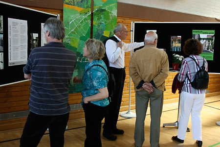 Diskussion am Stand